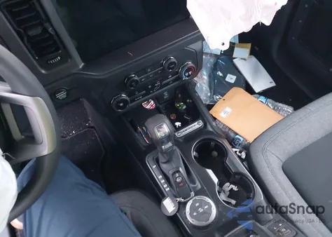 2025 Ford Bronco z USA, uszkodzony, nr VIN 1FMDE6BH3SLA94901